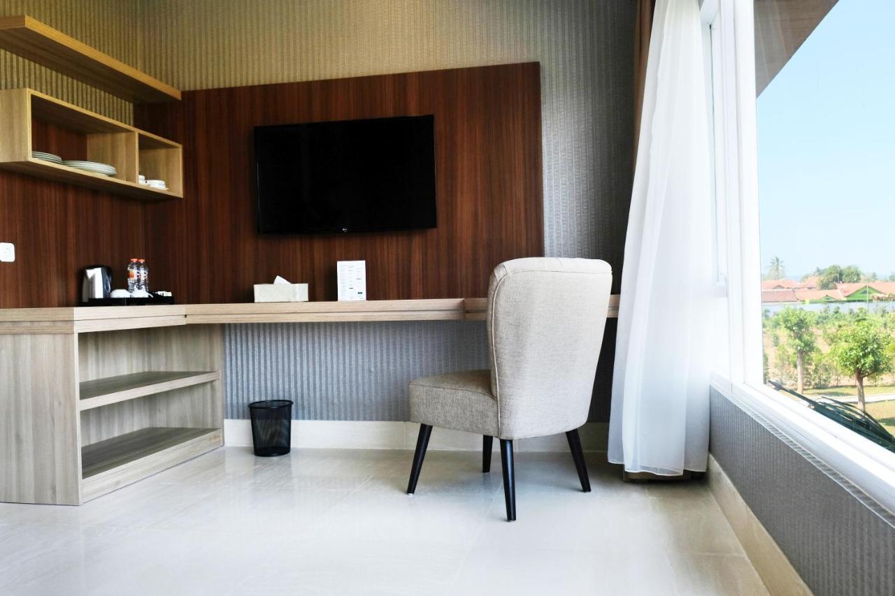 Mexolie Hotel Kebumen Esterno foto